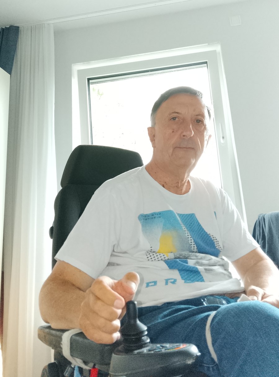Marco Lestan oggi, in carrozzina
